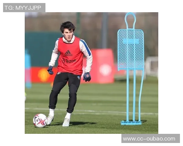 曼联连胜五场蓄发哥庆祝一周年晒视频展现不剪发的决心