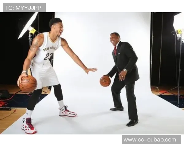 火箭客战鹈鹕登机照曝光KD羽绒服气质出众电风扇随队征战