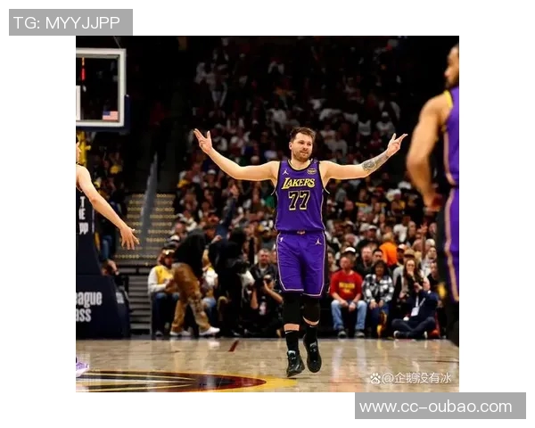 东契奇首秀表现出色15投7中三分球4记斩获25分7篮板4助攻 东契奇首秀表现出色15投7中三分球4记斩获25分7篮板4助攻