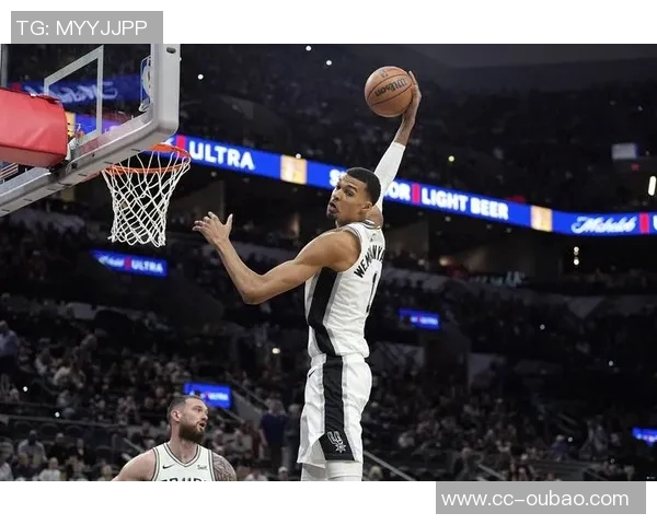 文班亚马半场高效表现仅用16分钟砍下22分7篮板3助攻引发热议 文班亚马半场高效表现仅用16分钟砍下22分7篮板3助攻引发热议