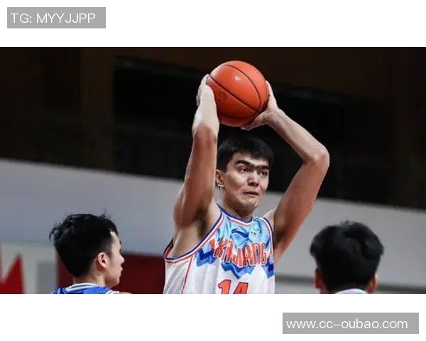 管子煜突破防守连过两人上篮被文班帽封盖精彩瞬间回顾