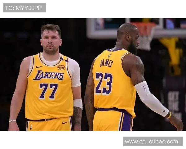 雷迪克称赞东契奇与里夫斯默契配合将提升进攻活力 雷迪克称赞东契奇与里夫斯默契配合将提升进攻活力