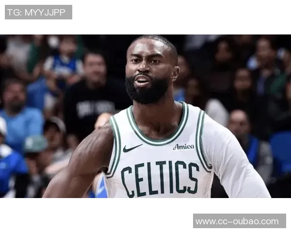 杰伦布朗半场表现抢眼13投6中贡献14分助力球队稳定火力 杰伦布朗半场表现抢眼13投6中贡献14分助力球队稳定火力